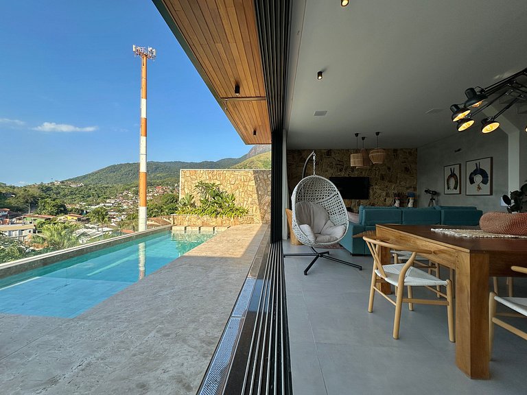 Rooftop com jacuzzi, piscina aquecida a 100m praia