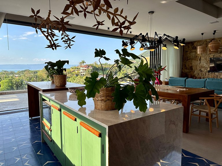 Rooftop com jacuzzi, piscina aquecida a 100m praia