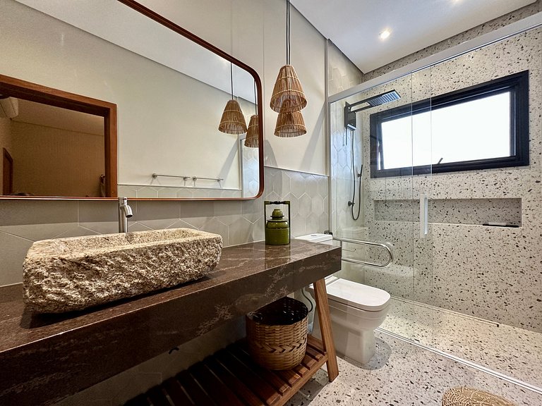 Rooftop com jacuzzi, piscina aquecida a 100m praia