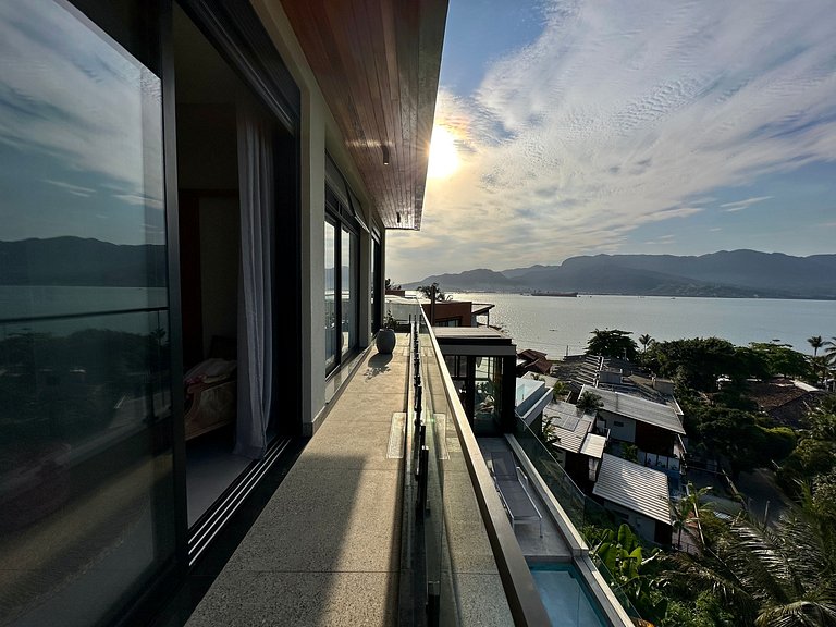 Rooftop com jacuzzi, piscina aquecida a 100m praia