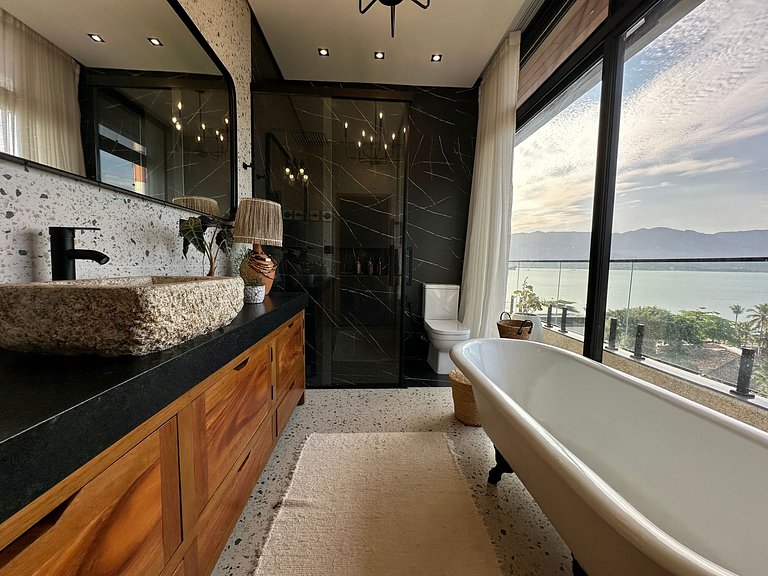 Rooftop com jacuzzi, piscina aquecida a 100m praia