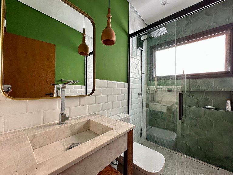 Rooftop com jacuzzi, piscina aquecida a 100m praia