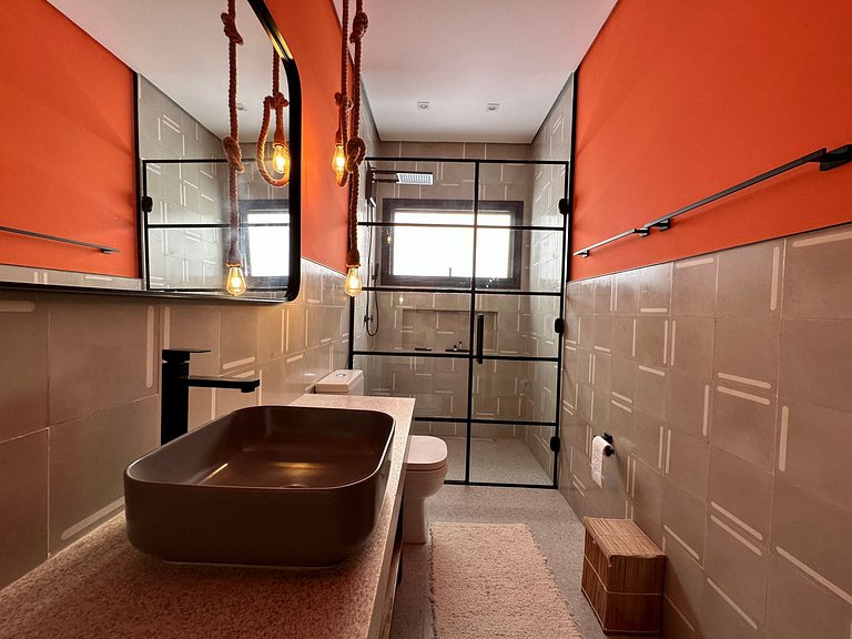 Rooftop com jacuzzi, piscina aquecida a 100m praia