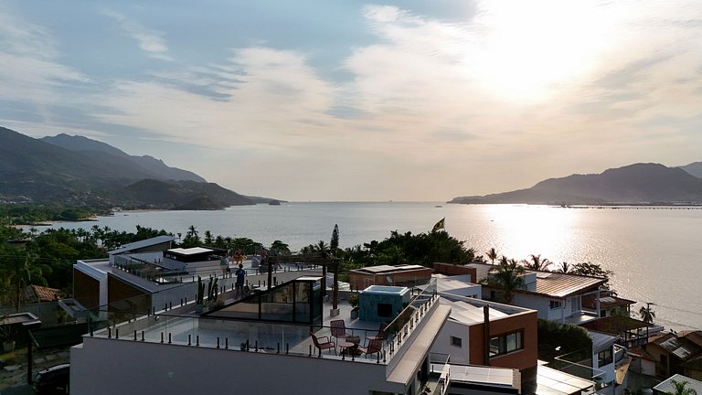 Rooftop com jacuzzi, piscina aquecida a 100m praia
