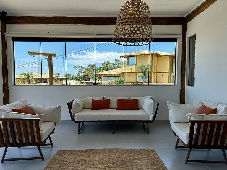 Casa em condomínio, piscina e churrasqueira