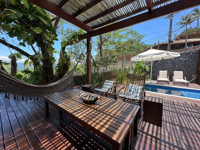 Conforto, píer, piscina e churrasqueira