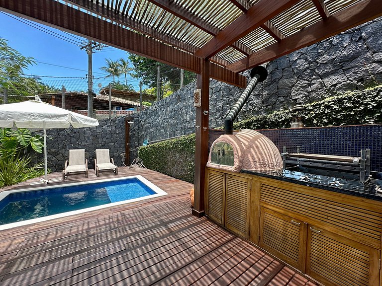 Conforto, píer, piscina e churrasqueira