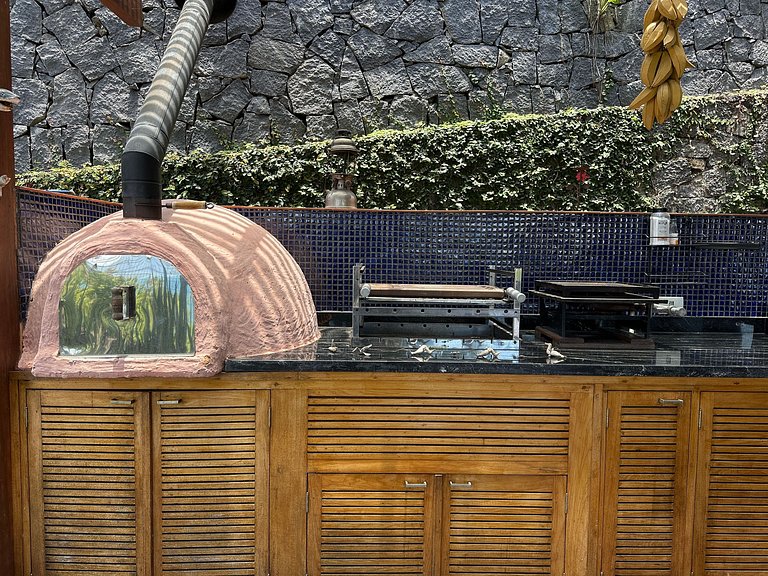 Conforto, píer, piscina e churrasqueira