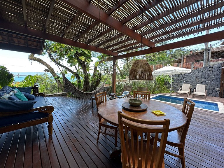 Conforto, píer, piscina e churrasqueira