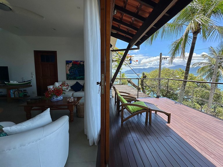 Conforto, píer, piscina e churrasqueira