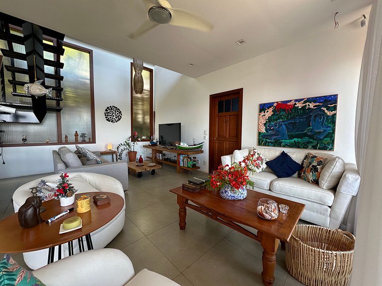 Conforto, píer, piscina e churrasqueira