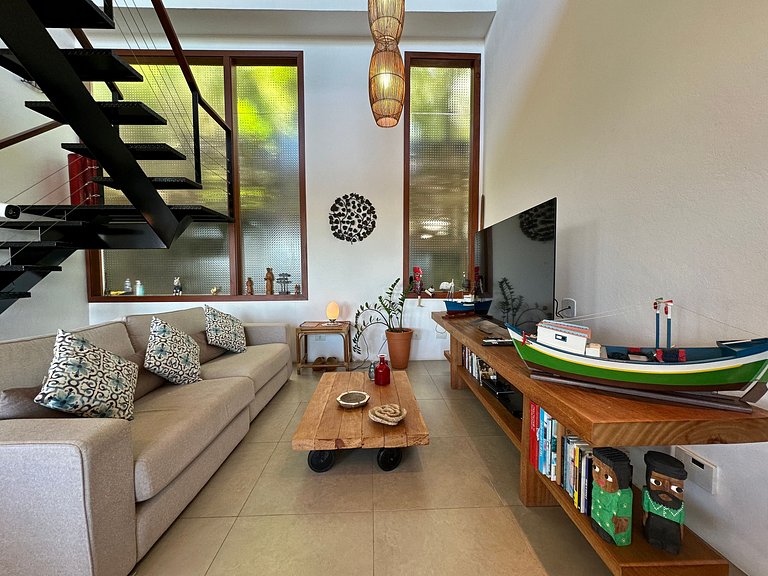 Conforto, píer, piscina e churrasqueira