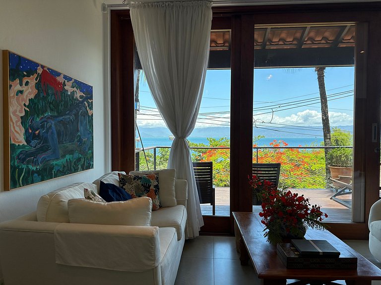 Conforto, píer, piscina e churrasqueira