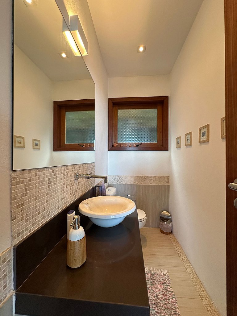 Conforto, píer, piscina e churrasqueira