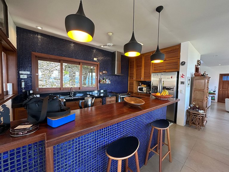 Conforto, píer, piscina e churrasqueira