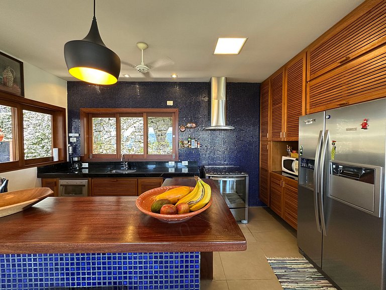 Conforto, píer, piscina e churrasqueira