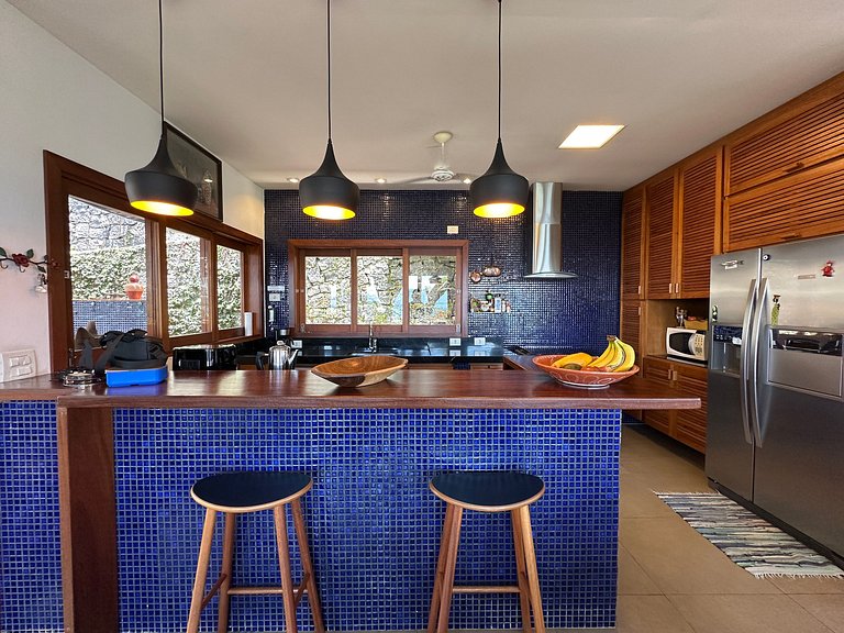 Conforto, píer, piscina e churrasqueira