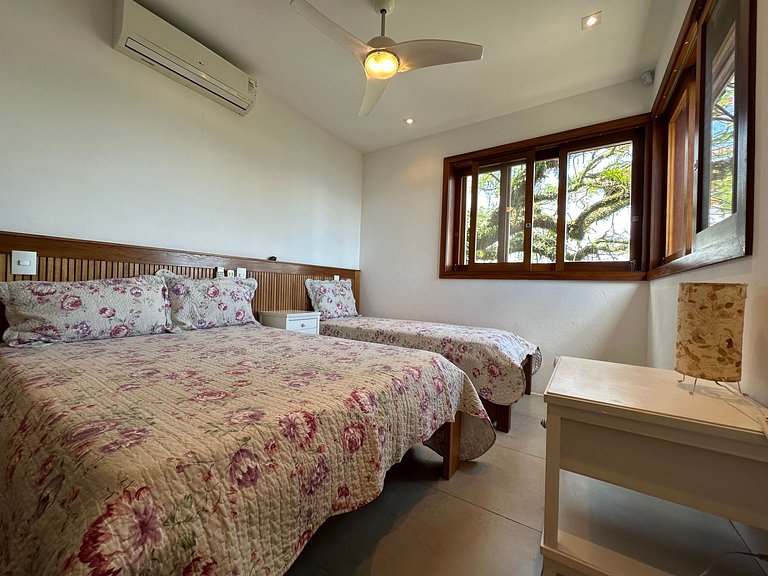 Conforto, píer, piscina e churrasqueira