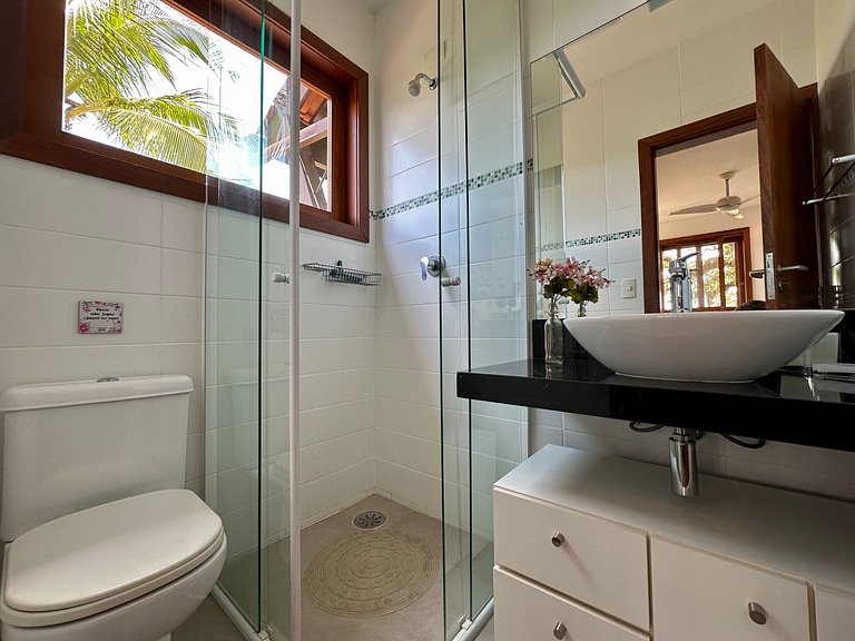 Conforto, píer, piscina e churrasqueira