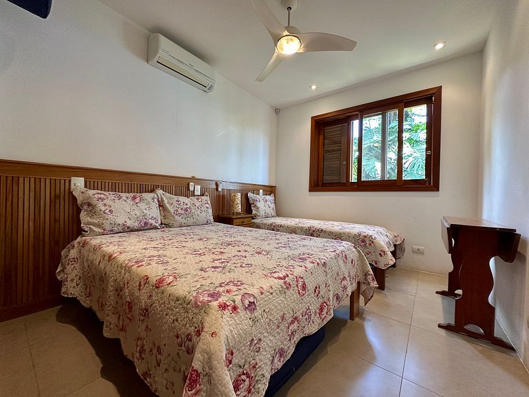 Conforto, píer, piscina e churrasqueira