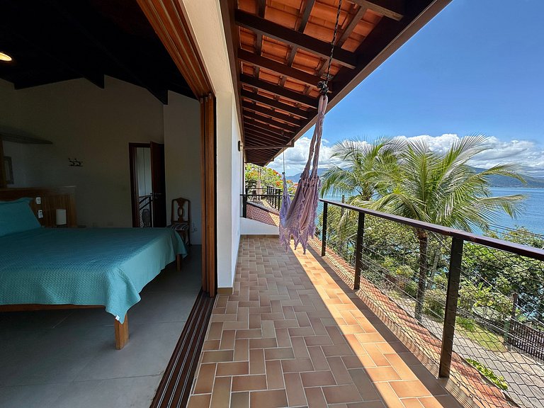 Conforto, píer, piscina e churrasqueira