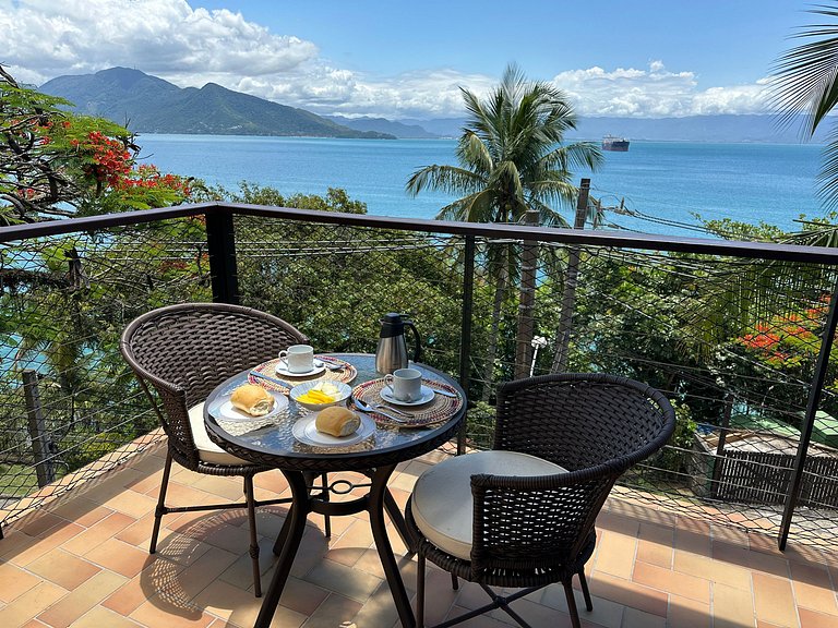 Conforto, píer, piscina e churrasqueira