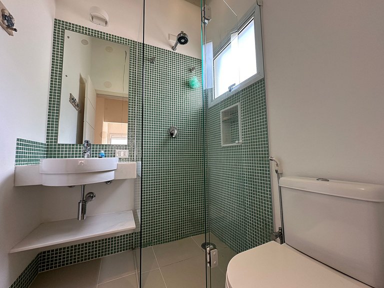 Conforto, piscina e vista a poucos metros da Vila