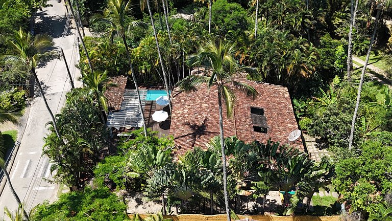Beira-mar, piscina aquecida e serviços inclusos