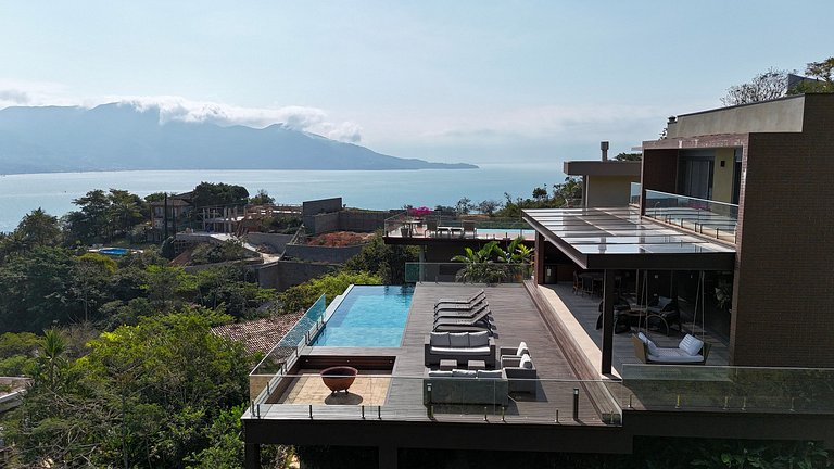 Casa luxuosa, piscina aquecida e borda infinita