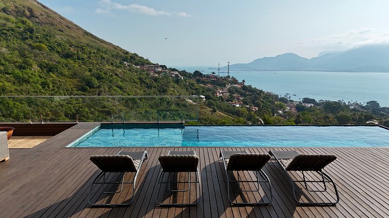 Casa luxuosa, piscina aquecida e borda infinita