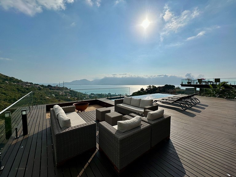 Casa luxuosa, piscina aquecida e borda infinita
