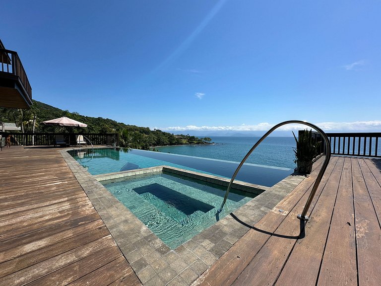 Condomínio, piscina aquecida, jacuzzi e píer
