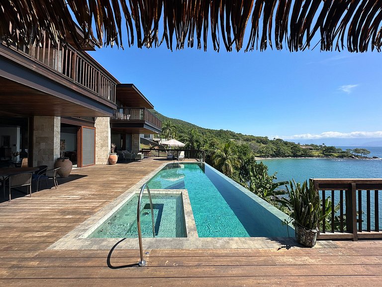 Condomínio, piscina aquecida, jacuzzi e píer