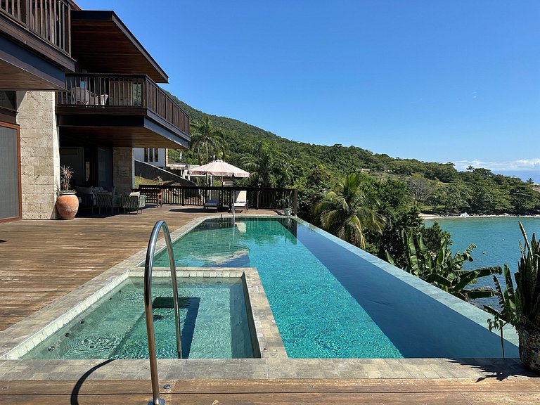 Condomínio, piscina aquecida, jacuzzi e píer