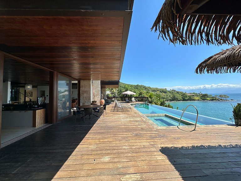 Condomínio, piscina aquecida, jacuzzi e píer
