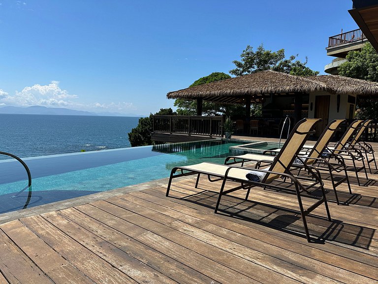 Condomínio, piscina aquecida, jacuzzi e píer
