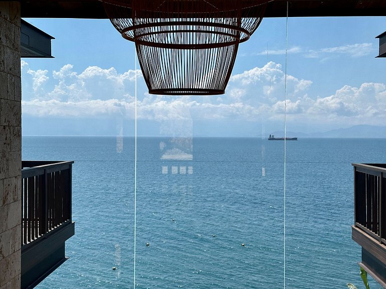 Condomínio, piscina aquecida, jacuzzi e píer