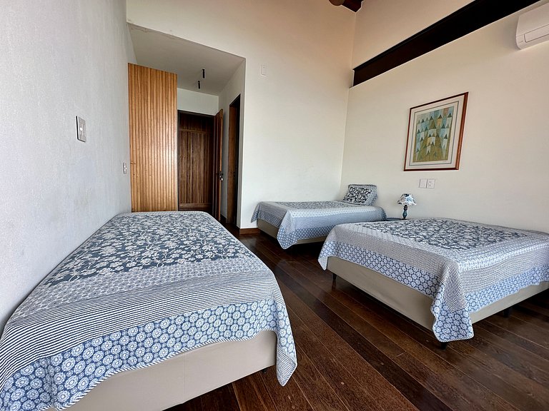 Condomínio, piscina aquecida, jacuzzi e píer