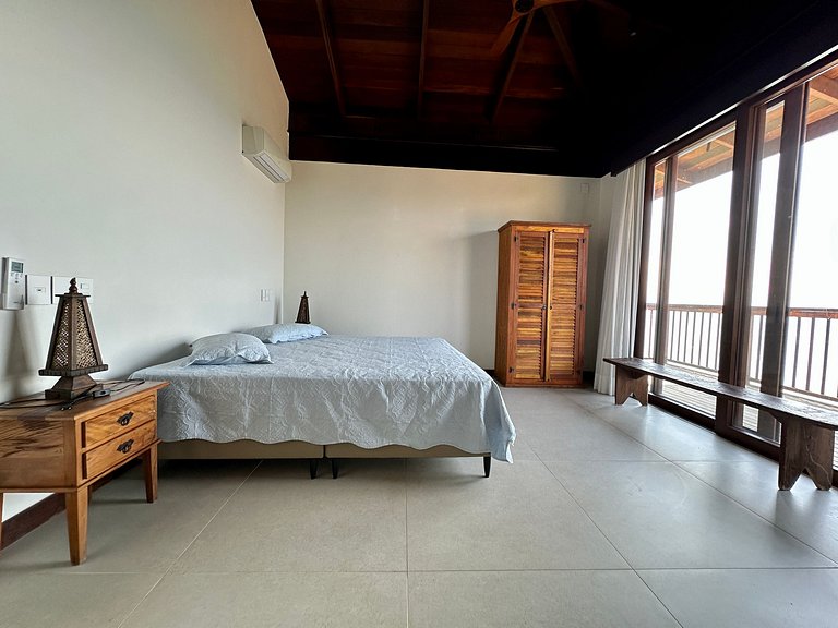 Condomínio, piscina aquecida, jacuzzi e píer