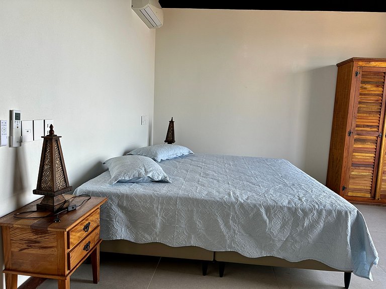 Condomínio, piscina aquecida, jacuzzi e píer