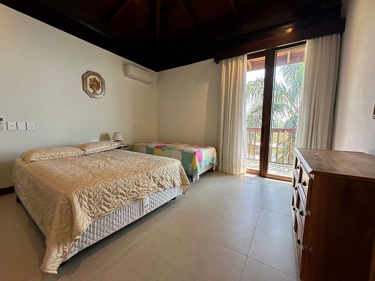 Condomínio, piscina aquecida, jacuzzi e píer