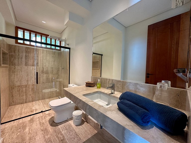 Condomínio, piscina aquecida, jacuzzi e píer