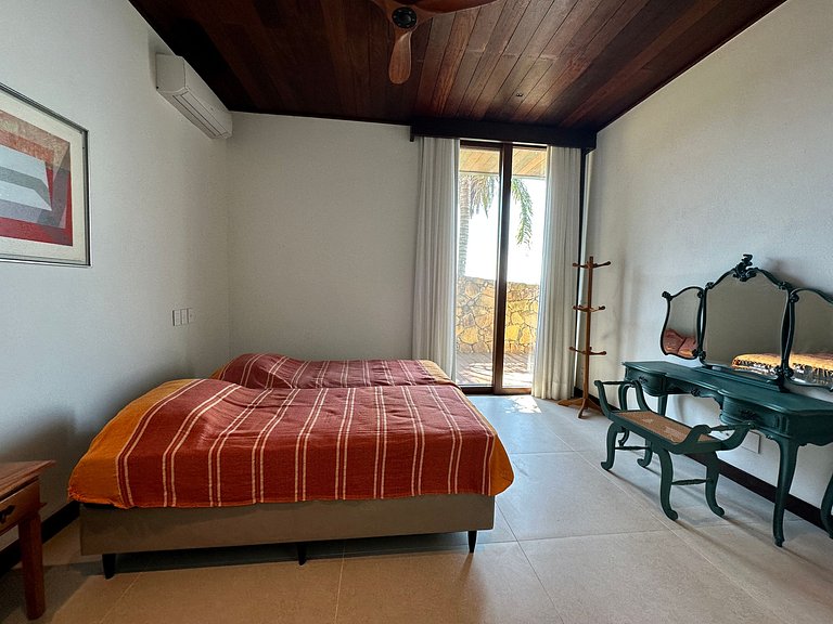 Condomínio, piscina aquecida, jacuzzi e píer