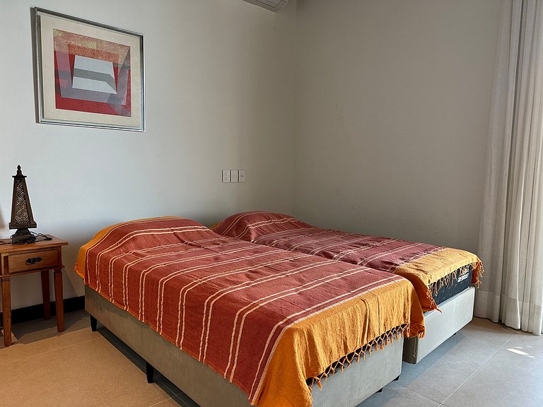 Condomínio, piscina aquecida, jacuzzi e píer
