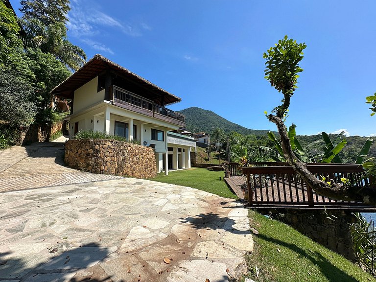 Condomínio, piscina aquecida, jacuzzi e píer