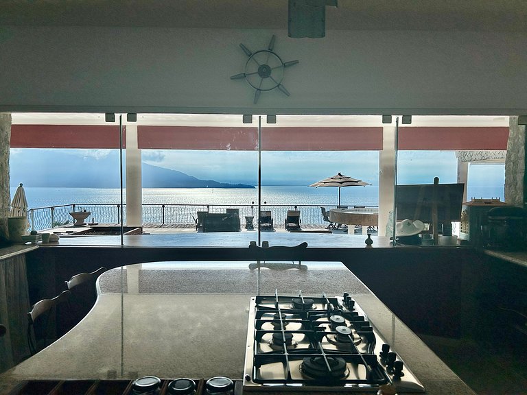 Casa à Venda em Siriuba, Ilhabela – Vista Mar, Piscina e Con