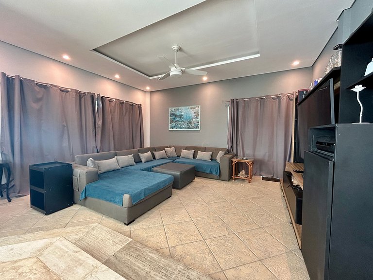 Casa à Venda em Siriuba, Ilhabela – Vista Mar, Piscina e Con
