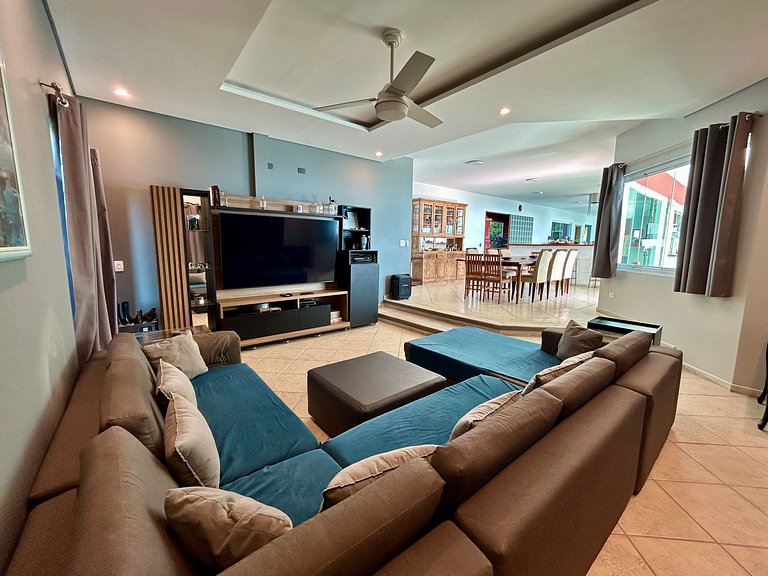 Casa à Venda em Siriuba, Ilhabela – Vista Mar, Piscina e Con