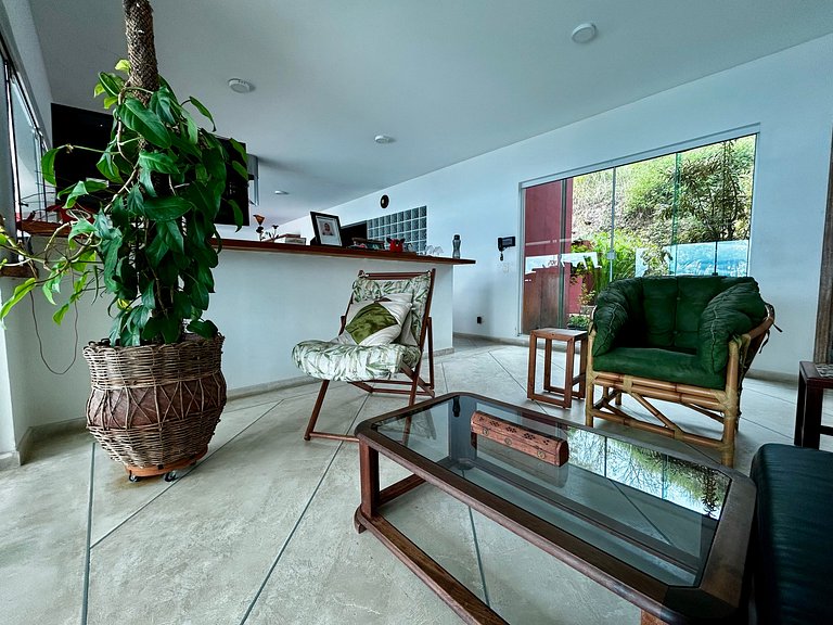 Casa à Venda em Siriuba, Ilhabela – Vista Mar, Piscina e Con