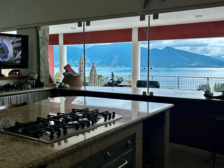Casa à Venda em Siriuba, Ilhabela – Vista Mar, Piscina e Con